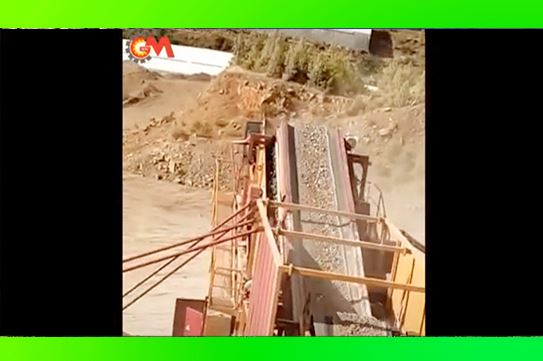 ¿Cómo funciona la planta móvil de trituración y cribado de piedras de doble chasis GNR 800?
